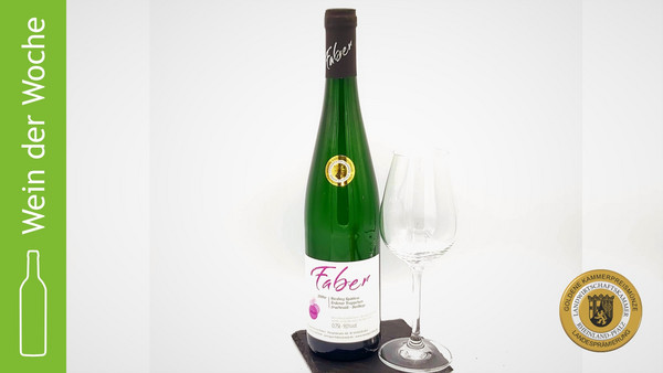 Der Wein der Woche 2020 Kalenderwoche 52 stammt vom Weingut Faber aus Erden